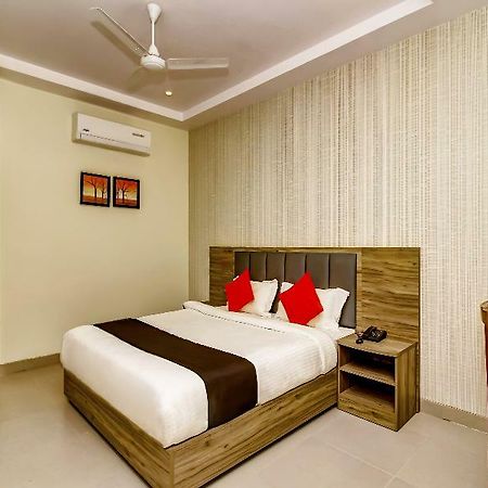 Capital O 28086 Sindhura Grand Hyderabad Exterior photo